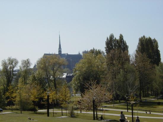 parc st pierre et cathedrale